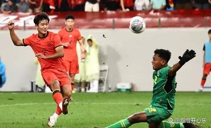 亚洲杯惊险逆转取胜，粉丝狂欢不已
