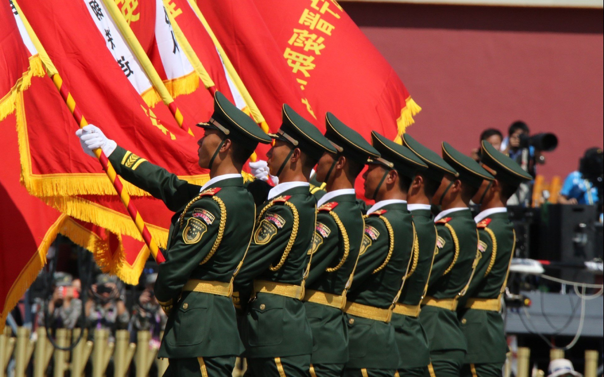 当猛龙摆出欧冠高位逼抢，一场篮球场的战术绞杀战
