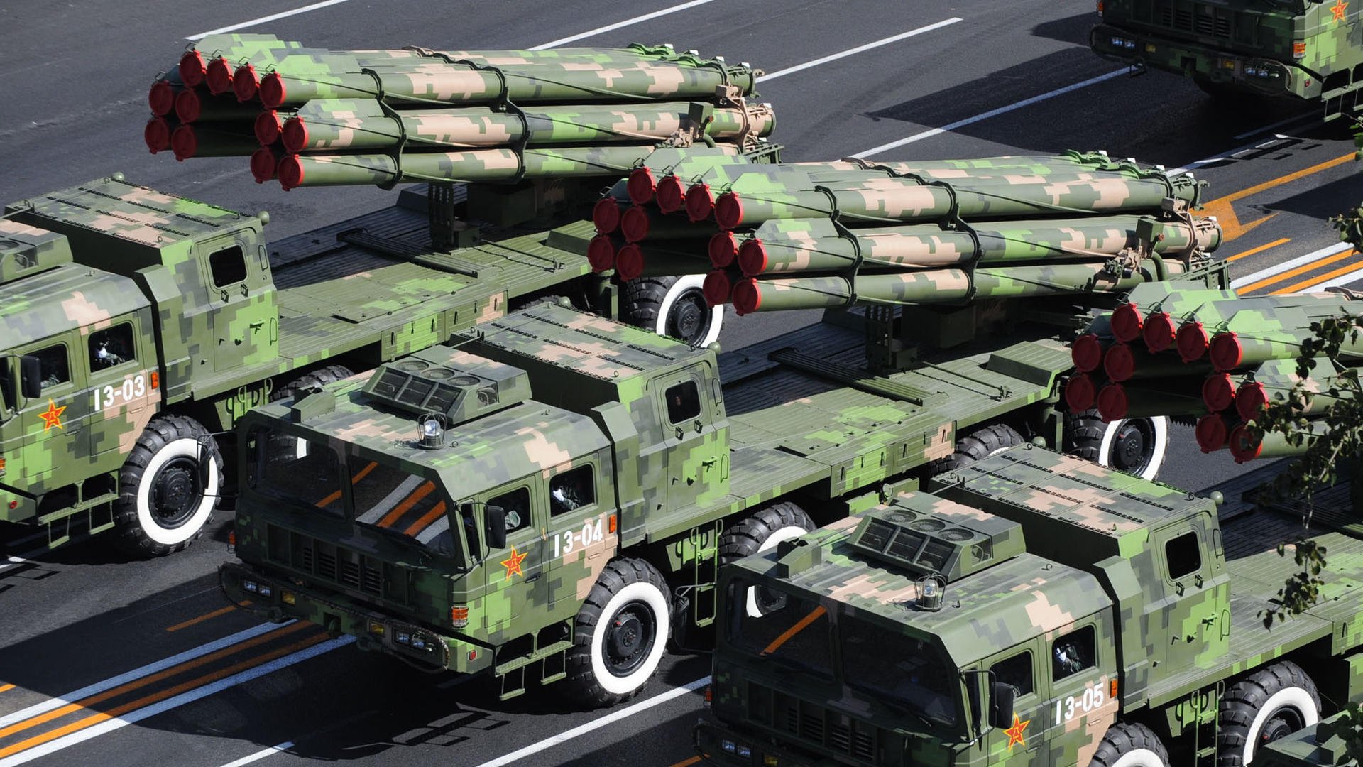 新赛季的精密仪器，赛道与球场上的战术博弈